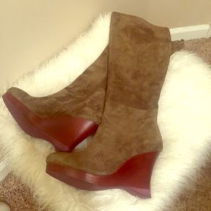 Green Suede Wedge Size7 1/2 (US)